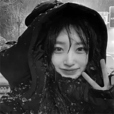 黑白真人女生头像