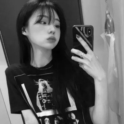 黑白真人女生头像