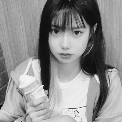 黑白真人女生头像
