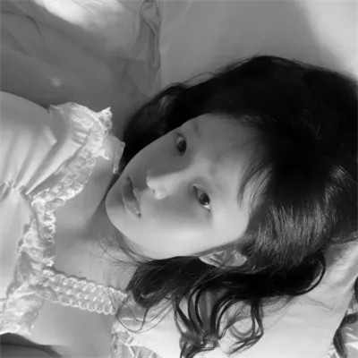 黑白真人女生头像