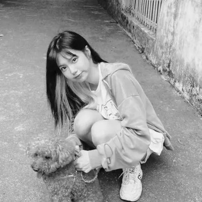 黑白真人女生头像