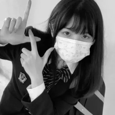 黑白真人女生头像