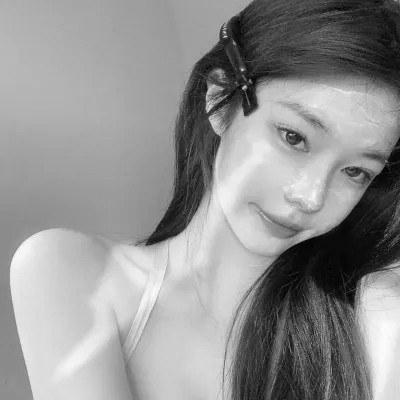 黑白真人女生头像