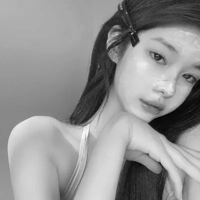 黑白真人女生头像