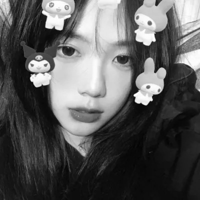 黑白真人女生头像
