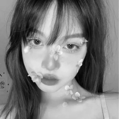 黑白真人女生头像