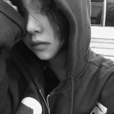 黑白真人女生头像