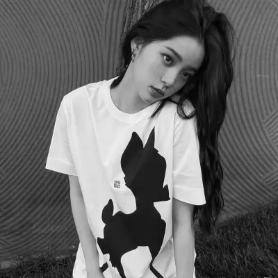 黑白真人女生头像