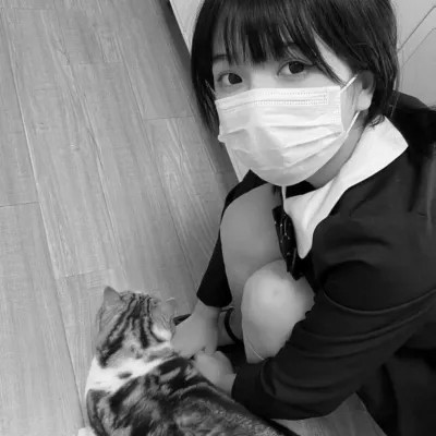 黑白真人女生头像