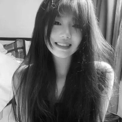 黑白真人女生头像
