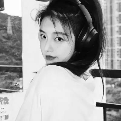 黑白真人女生头像