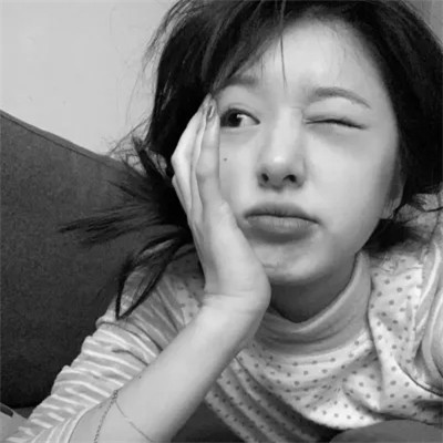 黑白真人女生头像