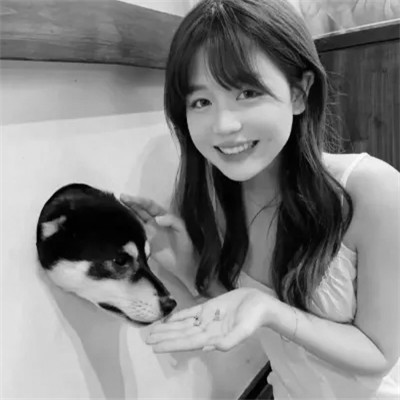 黑白真人女生头像