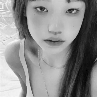 黑白真人女生头像