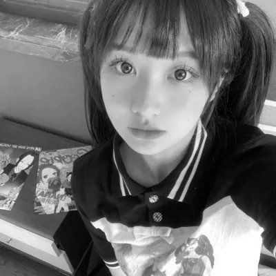 黑白真人女生头像