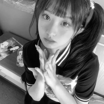 黑白真人女生头像