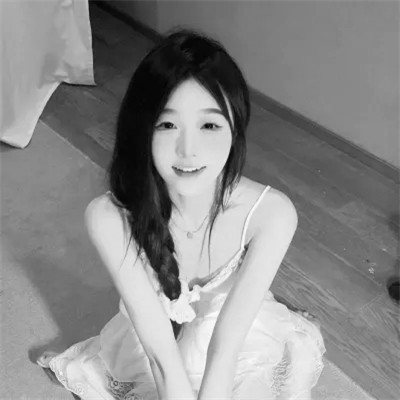 黑白真人女生头像