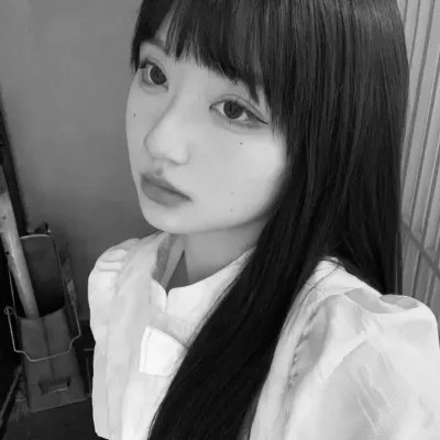 黑白真人女生头像