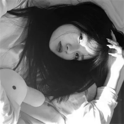黑白真人女生头像