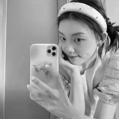 黑白真人女生头像