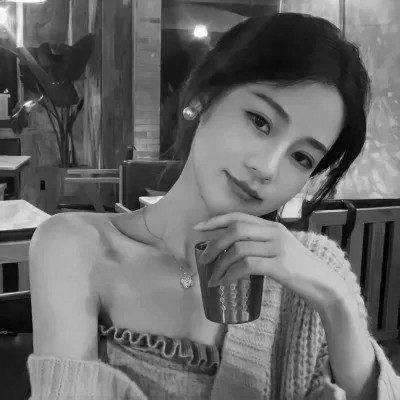黑白真人女生头像