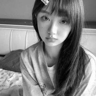 黑白真人女生头像
