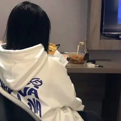 氛围感头像酷女生图片