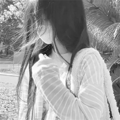 抖音超火的女生头像黑白好看图片