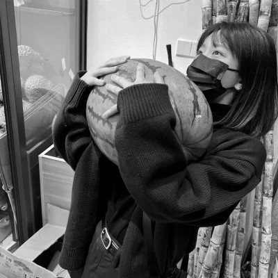 抖音超火的女生头像黑白好看图片