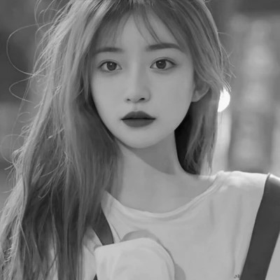 抖音超火的女生头像黑白好看图片