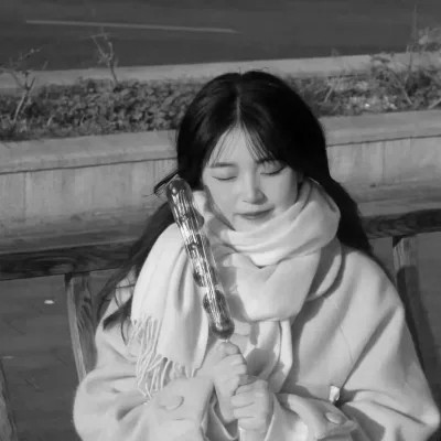 抖音超火的女生头像黑白好看图片