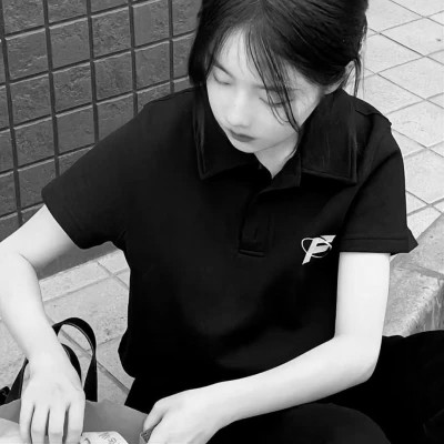 抖音超火的女生头像黑白好看图片