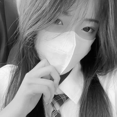 抖音超火的女生头像黑白好看图片