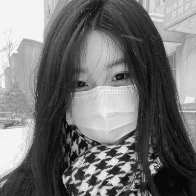 抖音超火的女生头像黑白好看图片