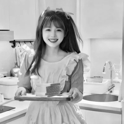 抖音超火的女生头像黑白好看图片