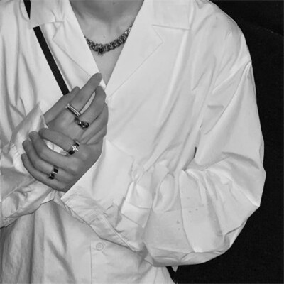 高级男生身体部位头像黑白质感