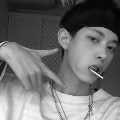 真人男头黑白高级感