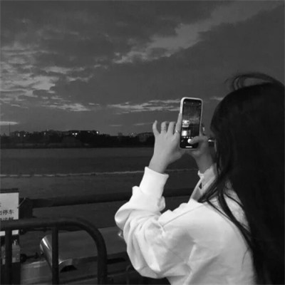 唯美黑白美女背影图片头像