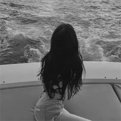 唯美黑白美女背影图片头像