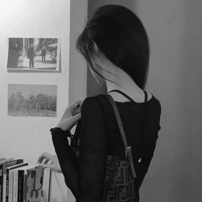 唯美黑白美女背影图片头像