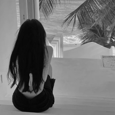 唯美黑白美女背影图片头像