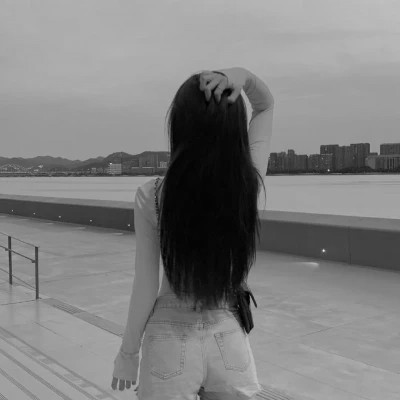 唯美黑白美女背影图片头像