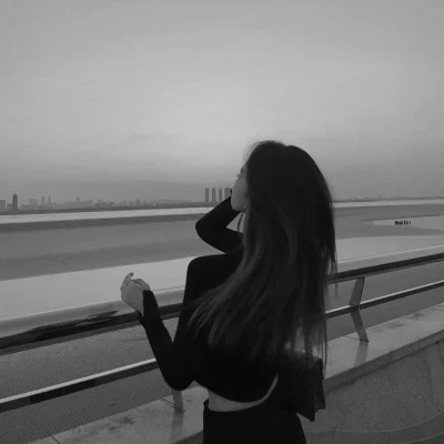 唯美黑白美女背影图片头像