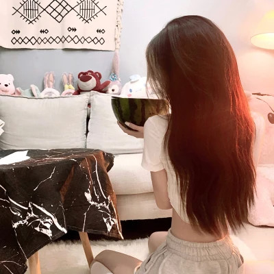 女生背影头像ins高级质感