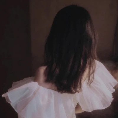 女生背影头像ins高级质感