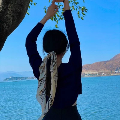 女生背影头像ins高级质感