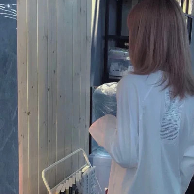 女生背影头像ins高级质感