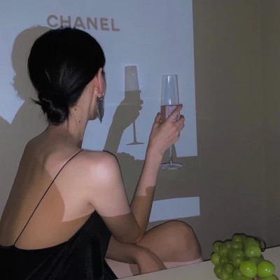 女生背影头像ins高级质感