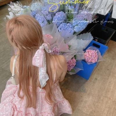 女生背影头像ins高级质感