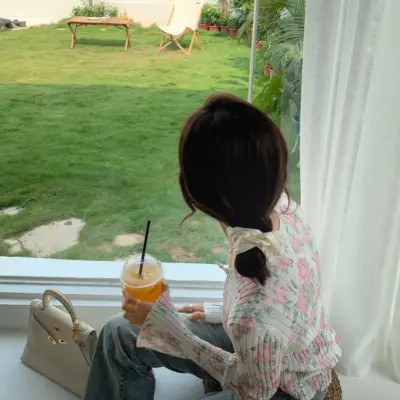 女生背影头像ins高级质感
